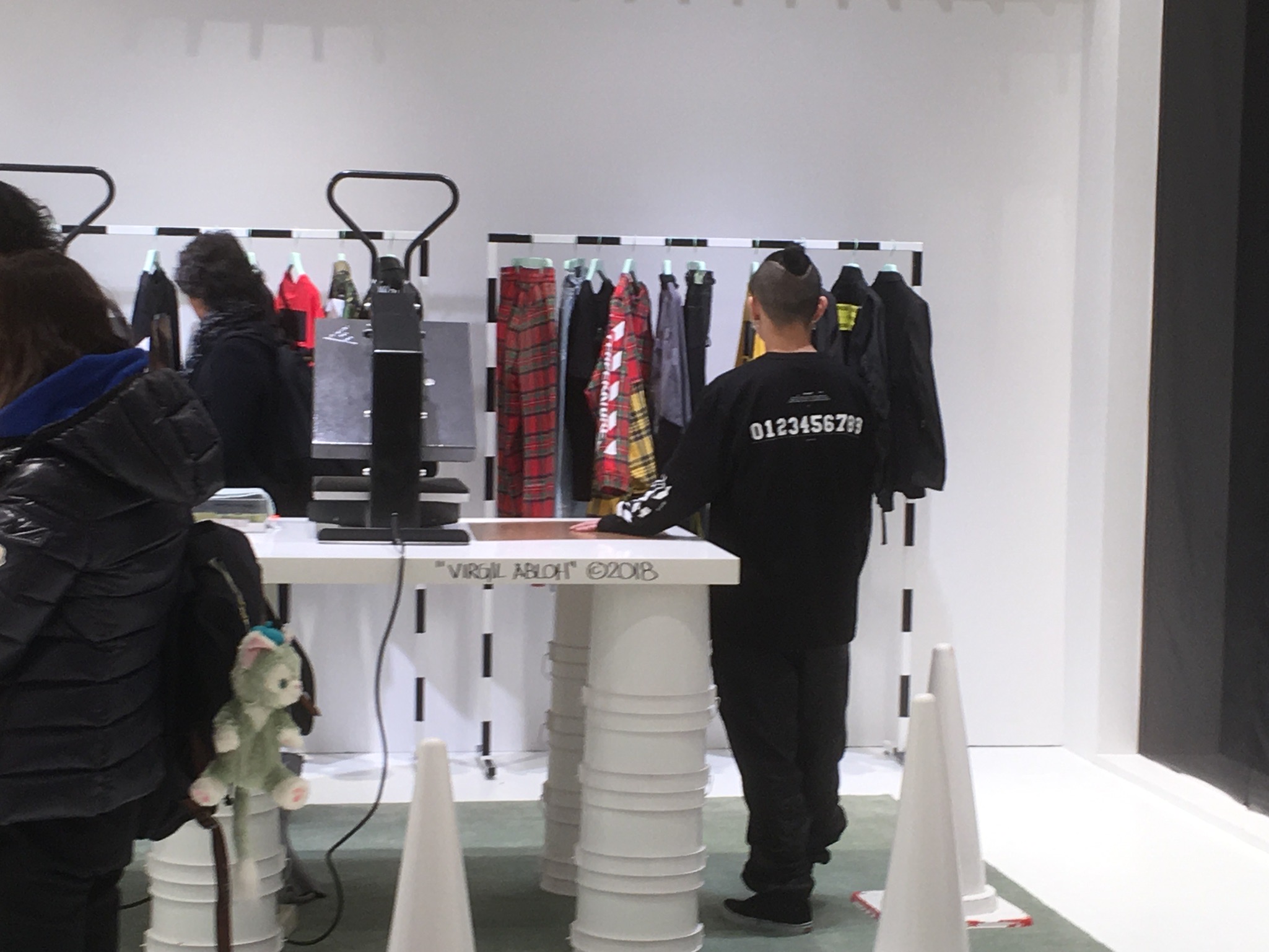 Off white kaikai kiki outlet